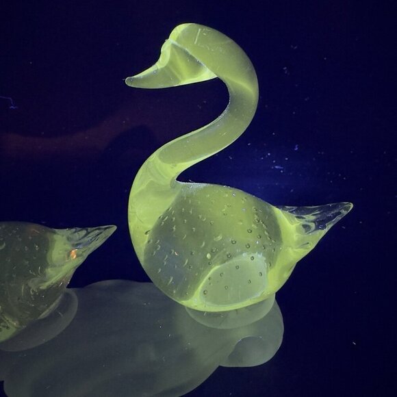 1980s Clear Swan Duck Figurine On Frosted Base Manganese 365nm Green UV Glow VTG - Picture 3 of 12